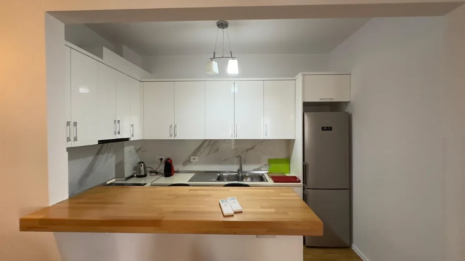 Tirane, jepet me qera apartament 2+1+2 +Post Parkimi, Kati 2, 123 m² 1.300 € (Rruga e Barrikadave)