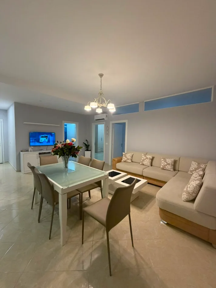 Durres, jepet me qera apartament 2+1+Ballkon Kati 2, 450 € (Rruga Horizonti)