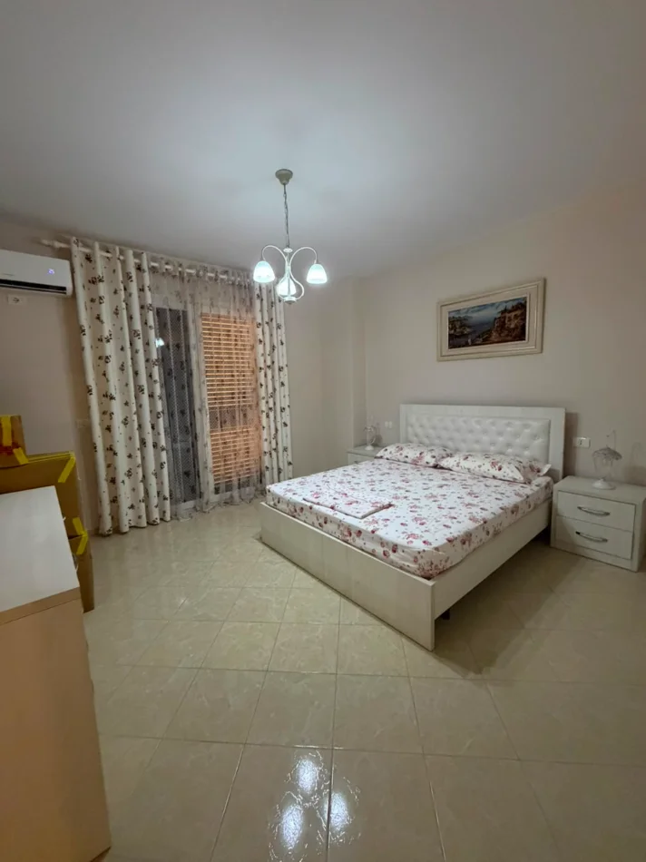 Durres, jepet me qera apartament 2+1+Ballkon Kati 2, 450 € (Rruga Horizonti)