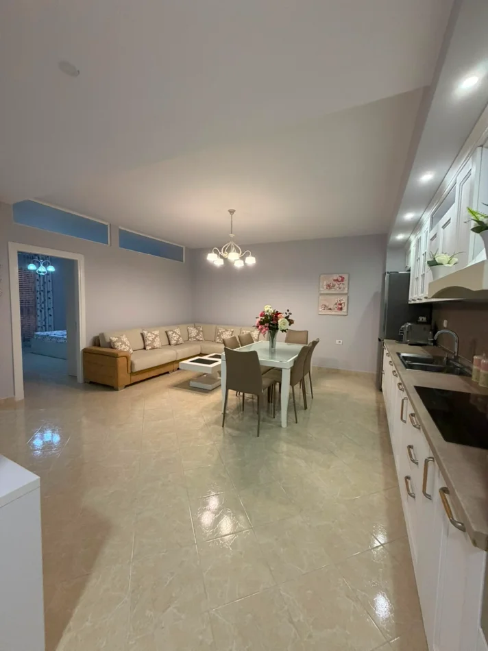 Durres, jepet me qera apartament 2+1+Ballkon Kati 2, 450 € (Rruga Horizonti)