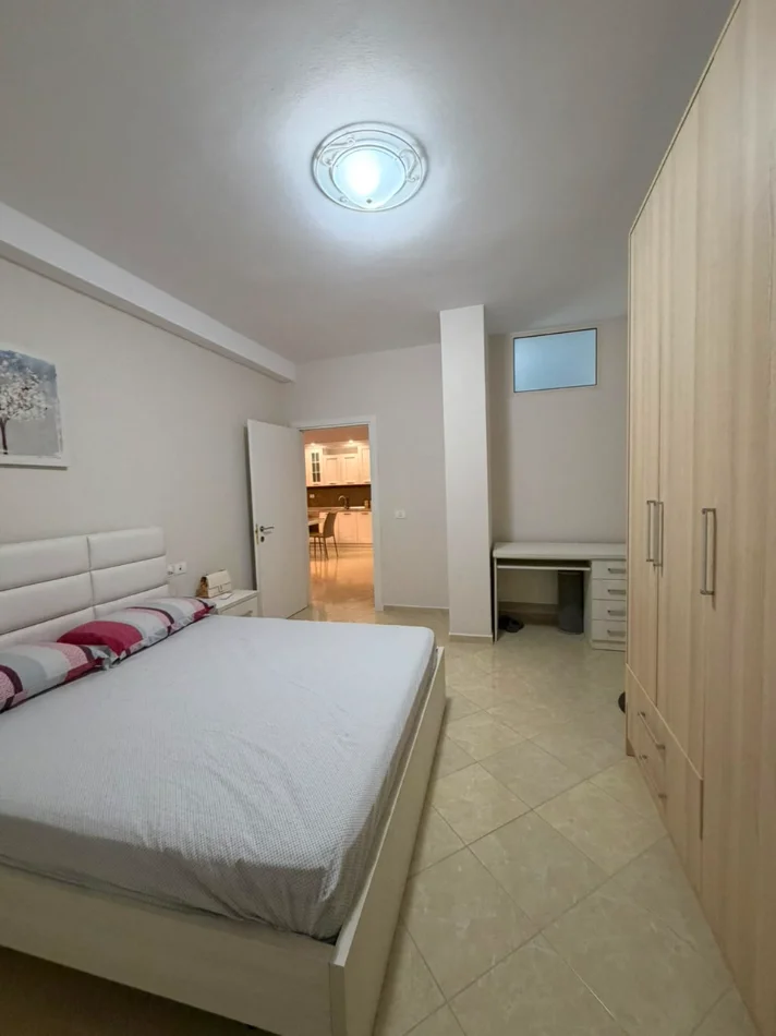 Durres, jepet me qera apartament 2+1+Ballkon Kati 2, 450 € (Rruga Horizonti)