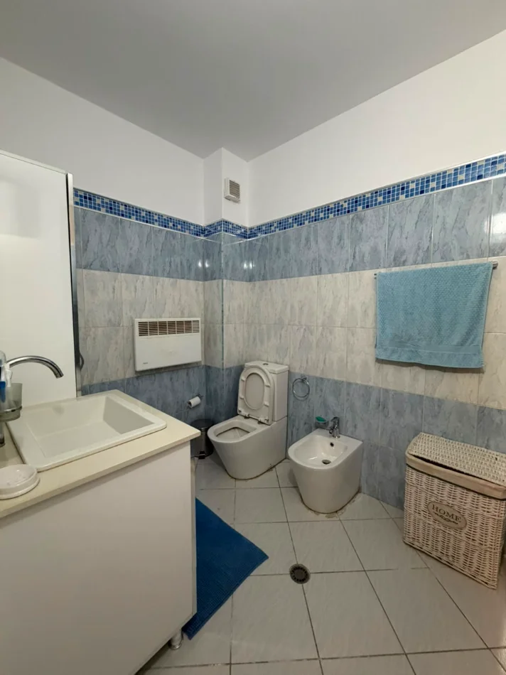Durres, jepet me qera apartament 2+1+Ballkon Kati 2, 450 € (Rruga Horizonti)