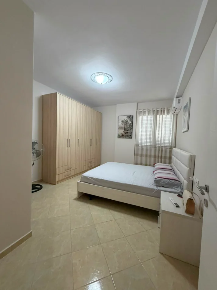 Durres, jepet me qera apartament 2+1+Ballkon Kati 2, 450 € (Rruga Horizonti)