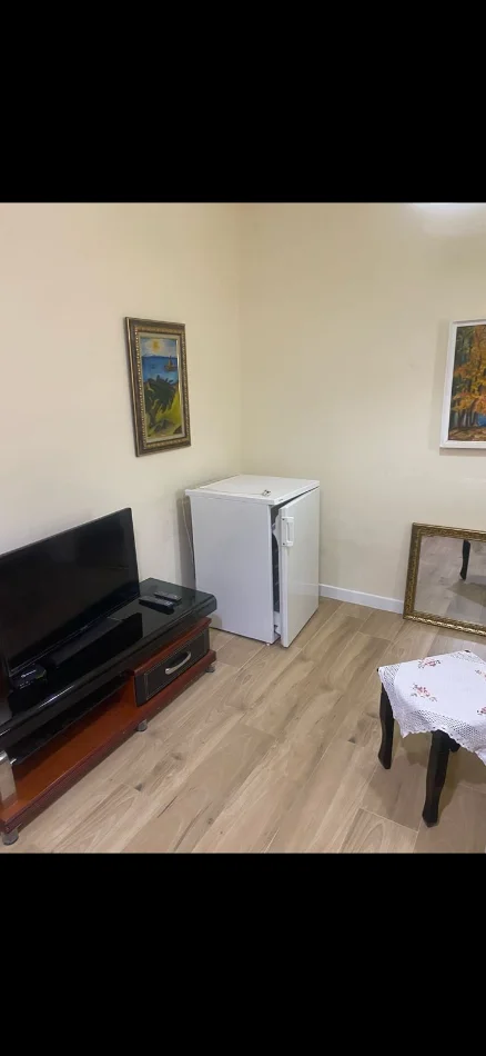 Jepet me Qira Apartamenti 1+1 ne Myslym Shyr, 500 mije leke