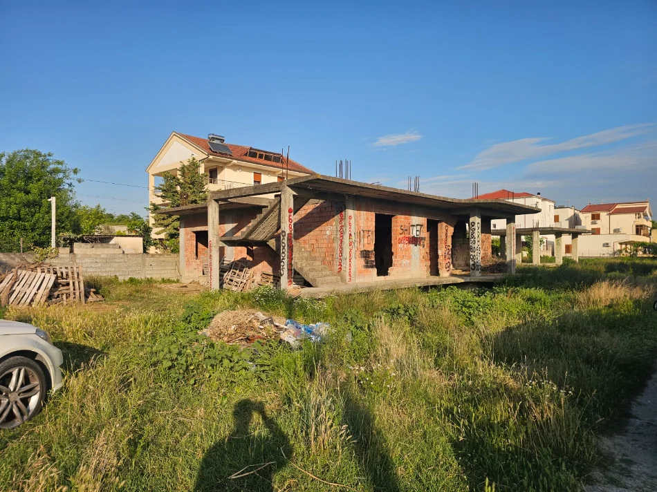 Durres, shitet shtepi Vile 1 Katshe Kati 1, 500 m² 125.000 € 