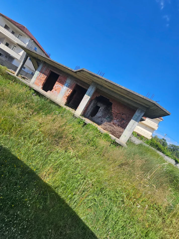 Durres, shitet shtepi Vile 1 Katshe Kati 1, 500 m² 125.000 € 