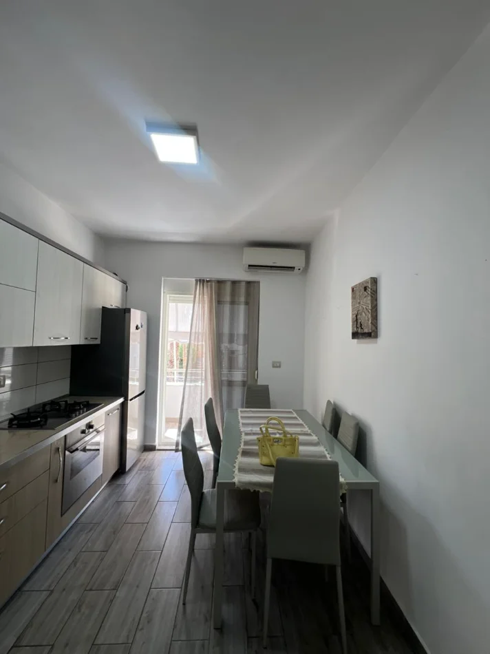 Durres, jepet me qera apartament 1+1+Aneks Kati 3, 75 m² 700 € 