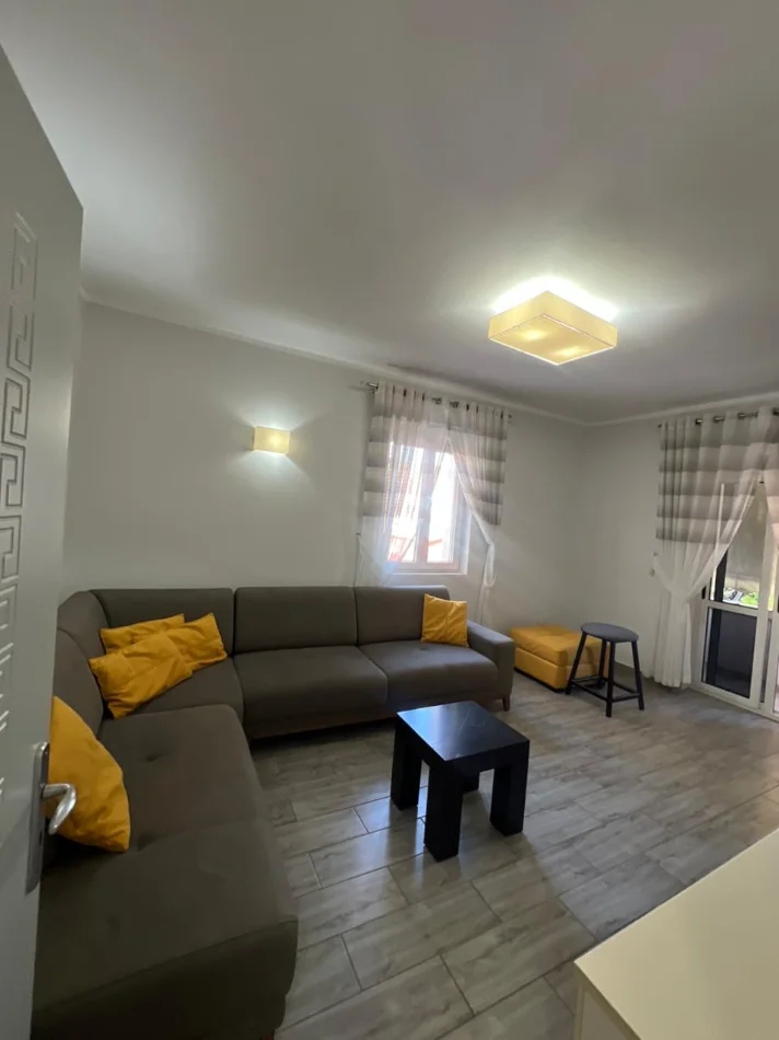 Durres, jepet me qera apartament 1+1+Aneks Kati 3, 75 m² 700 € 