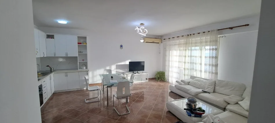 Shqiperi, jap me qera apartament 2+1 , 