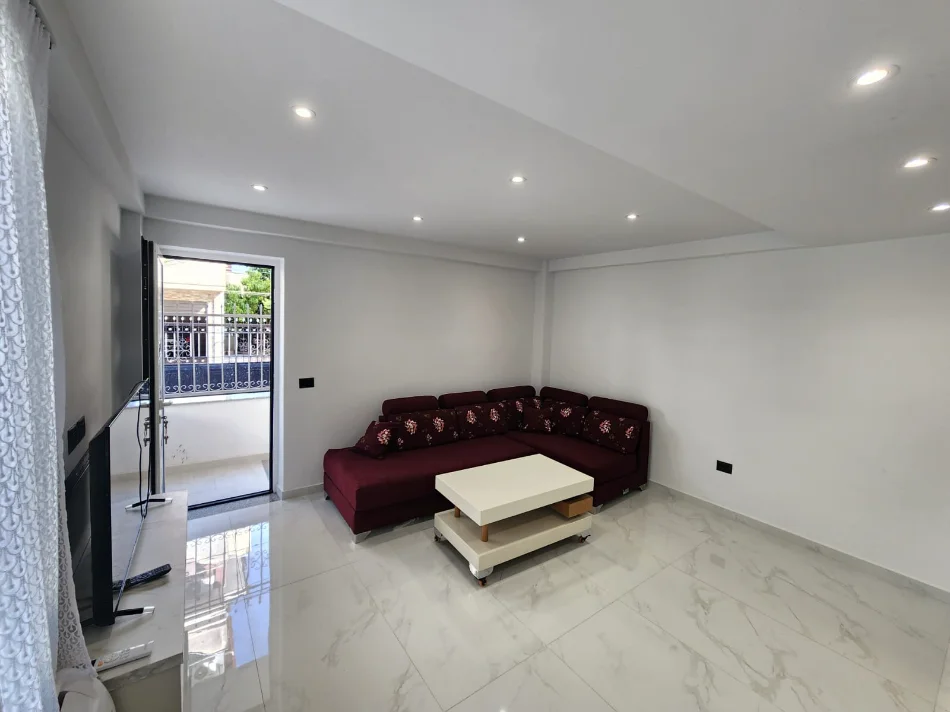 Durres, jepet me qera apartament 1+1+Aneks+Ballkon Kati 1, 60 m² 350 € 