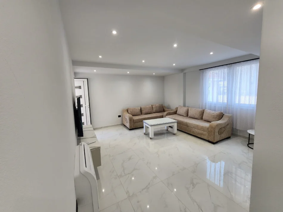 Durres, jepet me qera apartament 1+1+Aneks+Ballkon Kati 1, 60 m² 350 € 