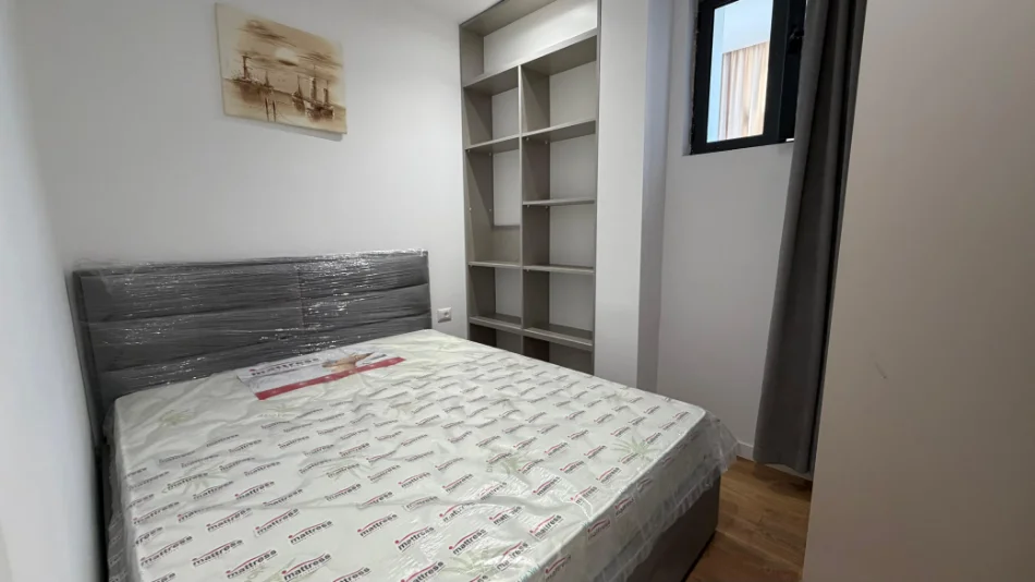 Tirane, jepet me qera apartament 1+1 Kati 1, 53 m² 650 € (Komuna e Parisit, Tiranë)