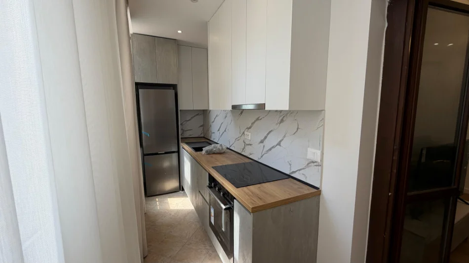 Tirane, jepet me qera apartament 1+1 Kati 1, 53 m² 650 € (Komuna e Parisit, Tiranë)