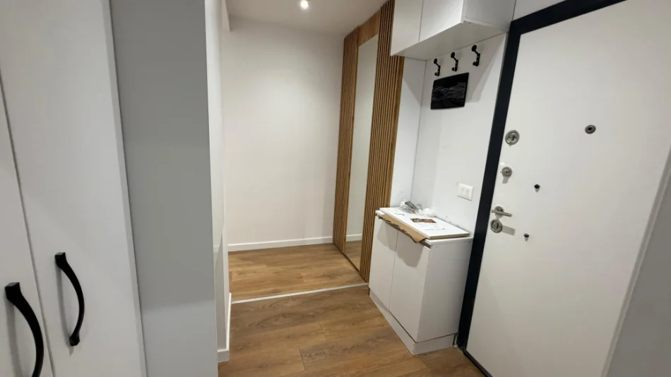 Tirane, jepet me qera apartament 1+1 Kati 1, 53 m² 650 € (Komuna e Parisit, Tiranë)