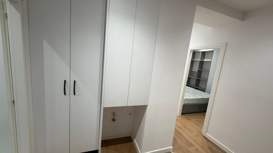 Tirane, jepet me qera apartament 1+1 Kati 1, 53 m² 650 € (Komuna e Parisit, Tiranë)