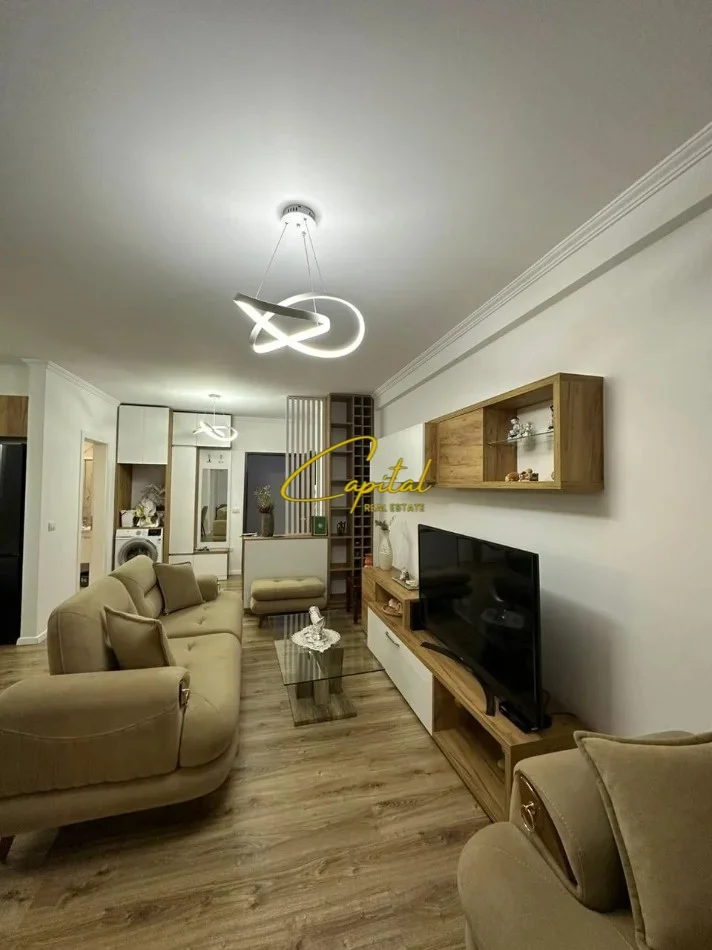 Tirane, jepet me qera apartament 1+1 Kati 5, 60 m² 480 € (YZBERISHT)