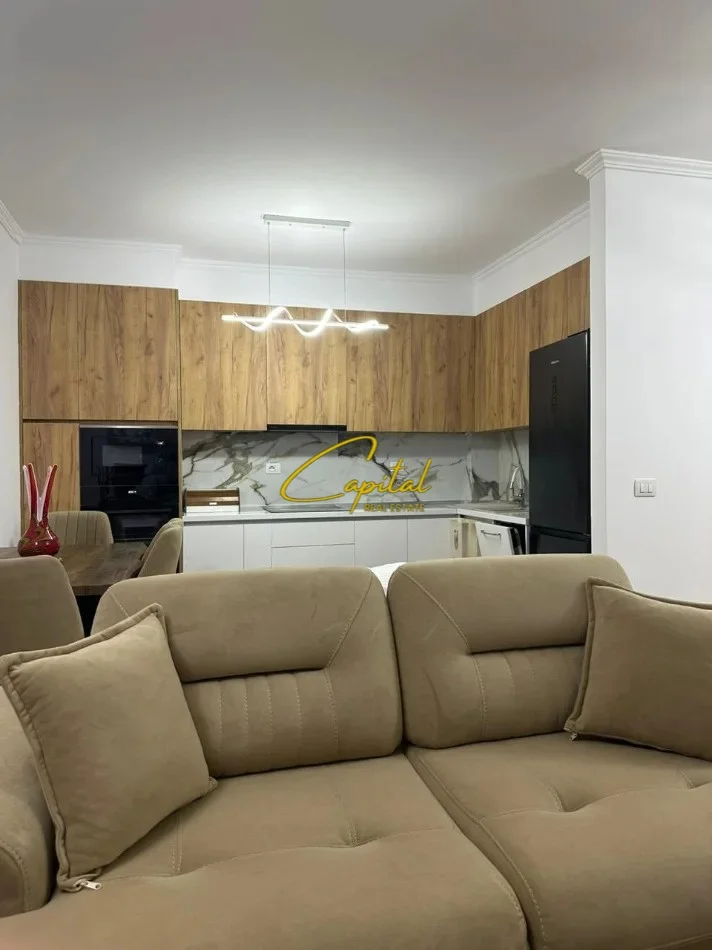 Tirane, jepet me qera apartament 1+1 Kati 5, 60 m² 480 € (YZBERISHT)