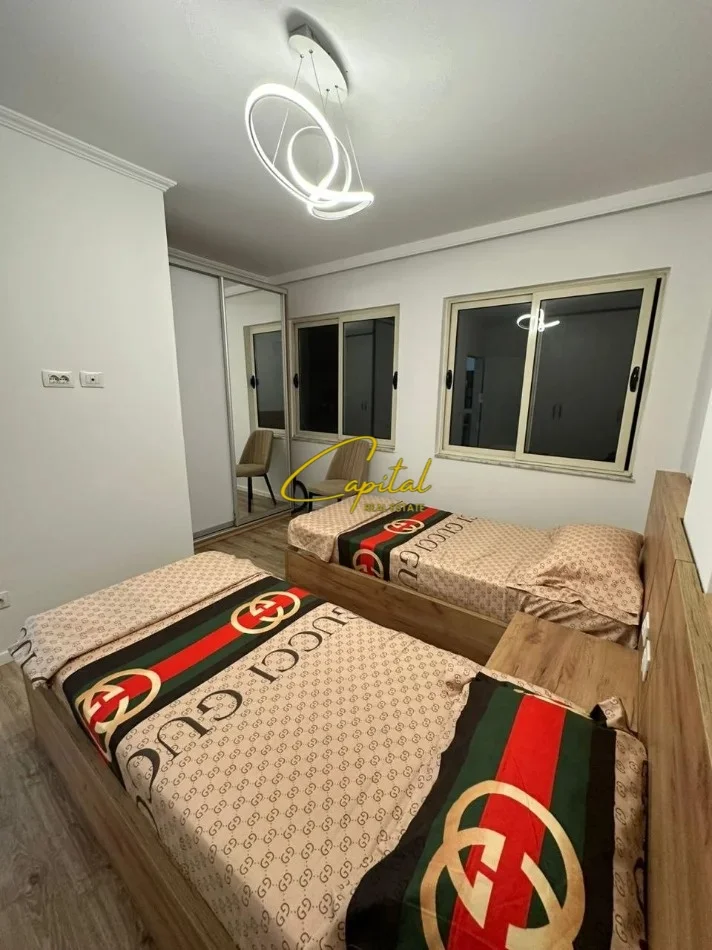 Tirane, jepet me qera apartament 1+1 Kati 5, 60 m² 480 € (YZBERISHT)