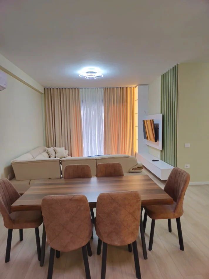 Tirane, jepet me qera apartament 2+1+Ballkon Kati 2, 120 m² 1.200 € (Liqeni i Thate)
