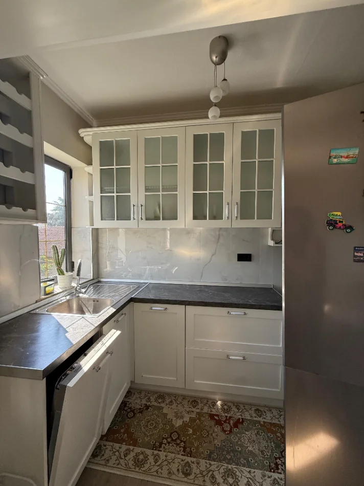 Tirane, jepet me qera apartament 2+1+Ballkon Kati 4, 87 m² (Qender, Rruga Fortuzi)