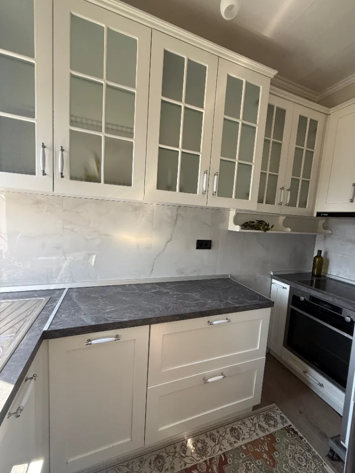 Tirane, jepet me qera apartament 2+1+Ballkon Kati 4, 87 m² (Qender, Rruga Fortuzi)
