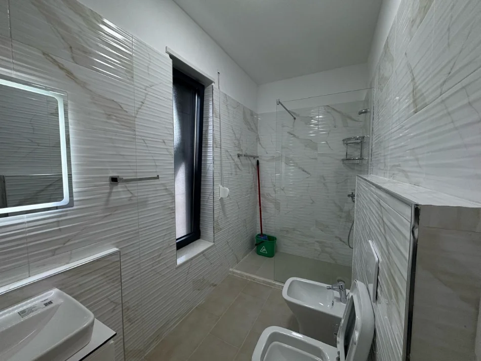 Tirane, jepet me qera apartament 2+1+Ballkon Kati 6, 100 m² 750 € (Bulevardi i Ri)