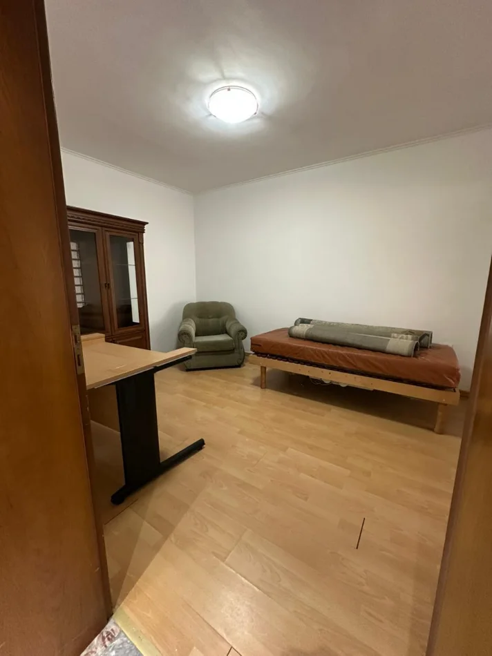 Tirane, jepet me qera apartament 2+1 , 700 € 