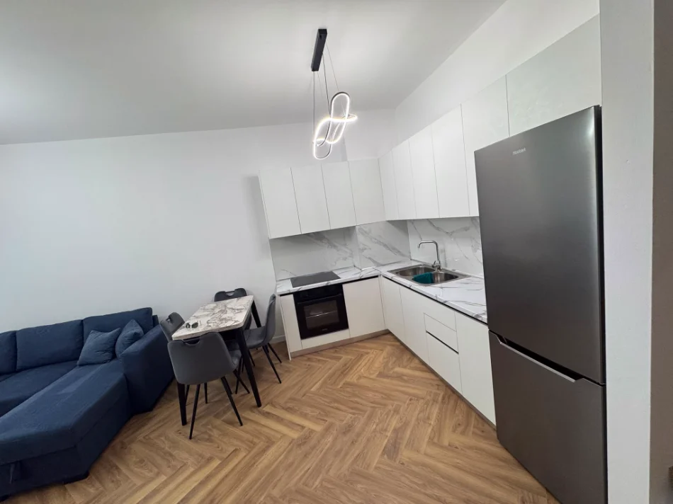 Tirane, jepet me qera apartament 1+1 Kati 3, 530 € (Golden Park)