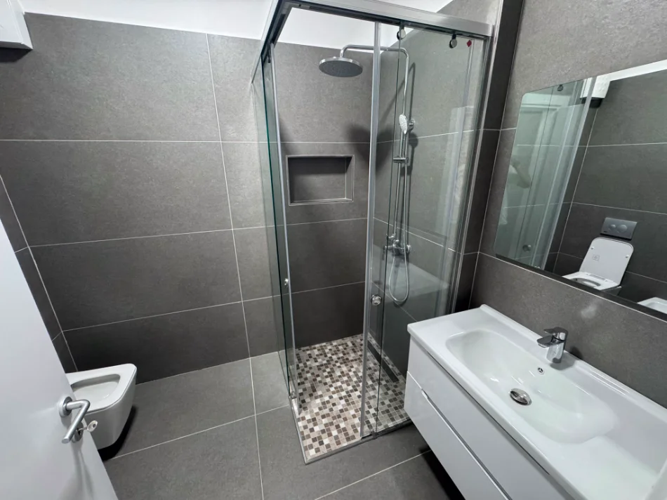 Tirane, jepet me qera apartament 1+1 Kati 3, 530 € (Golden Park)