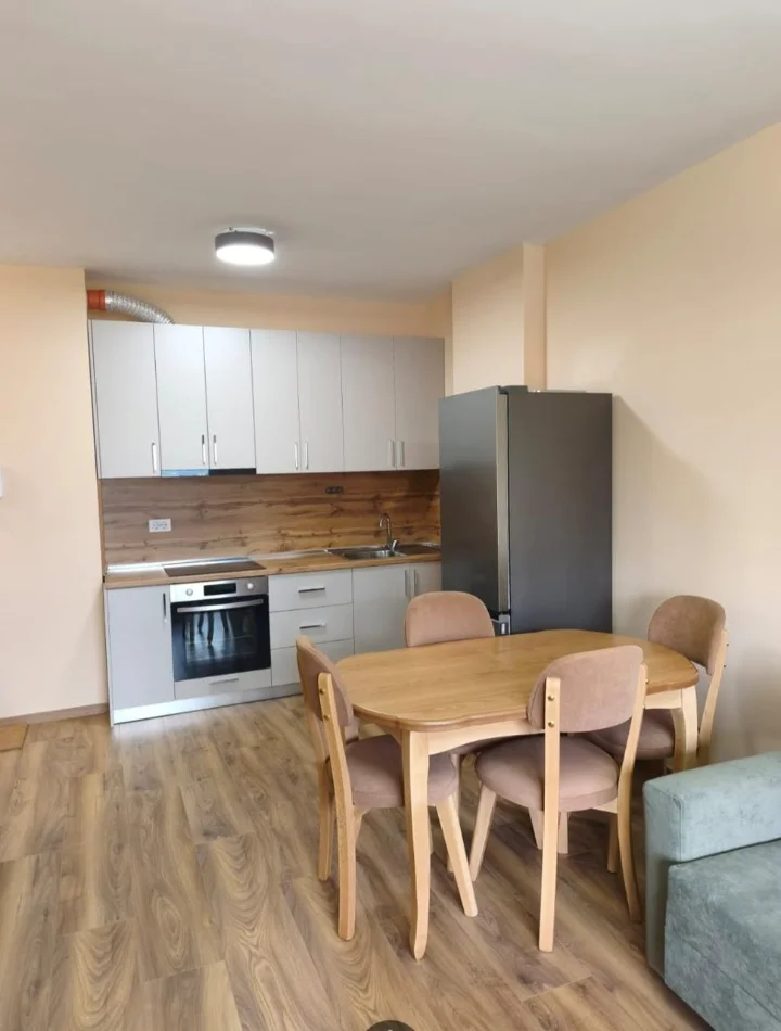 Tirane, jepet me qera apartament 1+1+Ballkon Kati 6, 65 m² 500 € (Laprake)