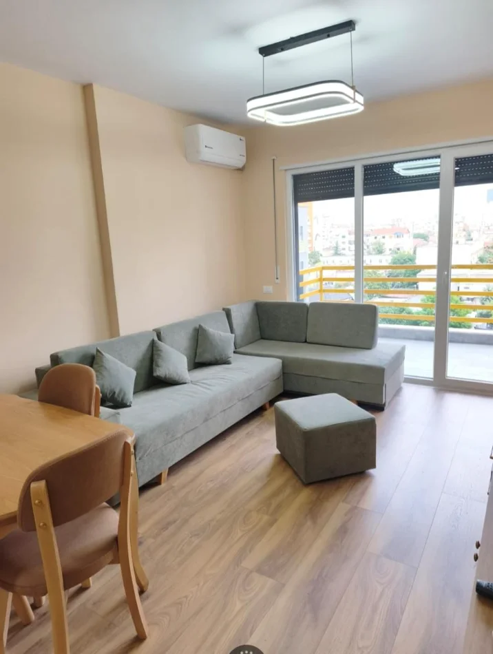 Tirane, jepet me qera apartament 1+1+Ballkon Kati 6, 65 m² 500 € (Laprake)