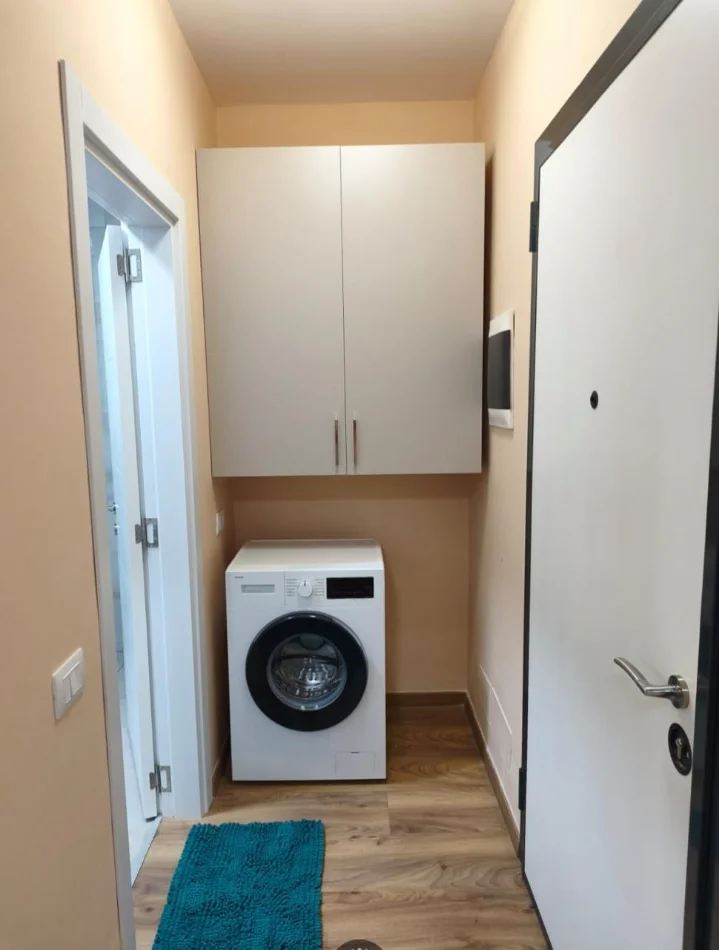 Tirane, jepet me qera apartament 1+1+Ballkon Kati 6, 65 m² 500 € (Laprake)