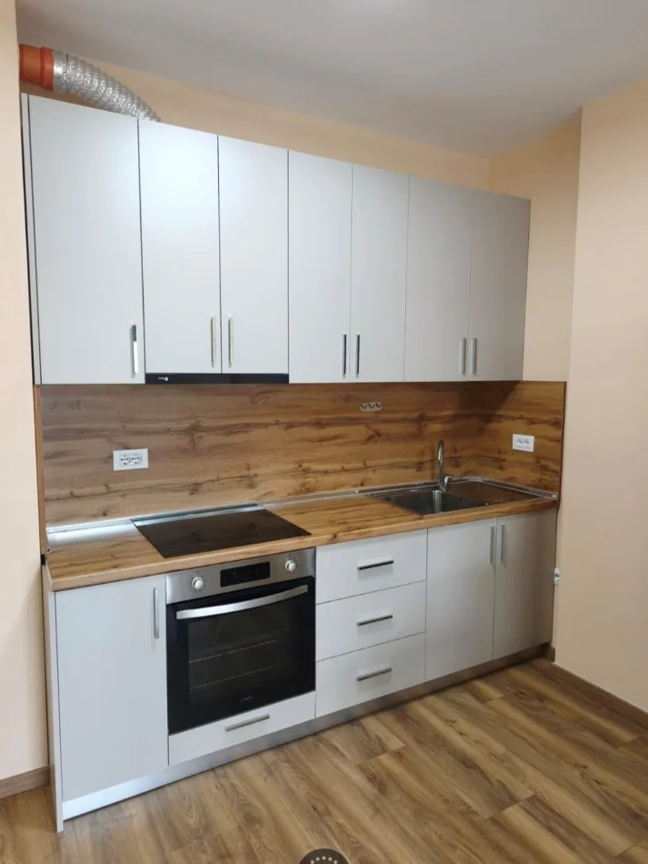 Tirane, jepet me qera apartament 1+1+Ballkon Kati 6, 65 m² 500 € (Laprake)