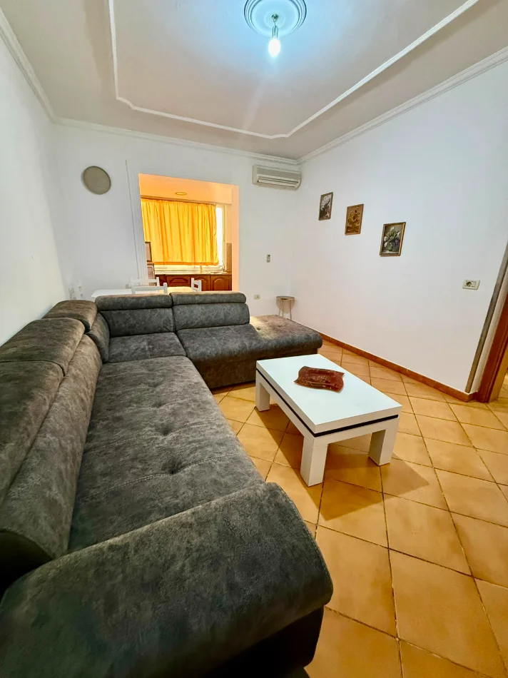 Tirane, jepet me qera apartament 2+1+Aneks Kati 5, 75 m² 500 € (Kryqezimi Brrylit)