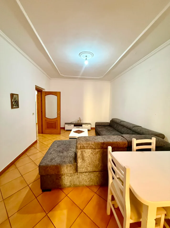 Tirane, jepet me qera apartament 2+1+Aneks Kati 5, 75 m² 500 € (Kryqezimi Brrylit)