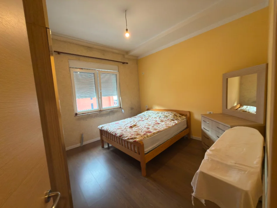 Tirane, jepet me qera apartament 1+1 Kati 4, 71 m² 580 € (Rruga e Kavajes)