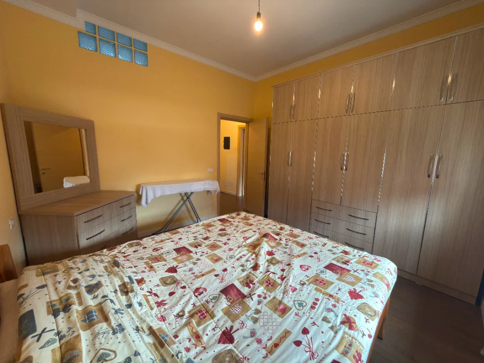 Tirane, jepet me qera apartament 1+1 Kati 4, 71 m² 580 € (Rruga e Kavajes)