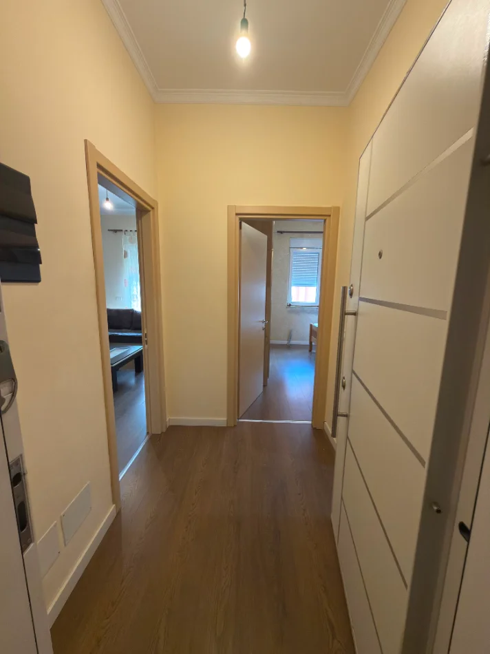 Tirane, jepet me qera apartament 1+1 Kati 4, 71 m² 580 € (Rruga e Kavajes)