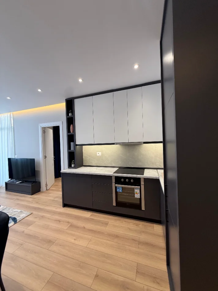 Tirane, shitet apartament 1+1+Ballkon Kati 9, 189.000 € (Myslym Shyr)
