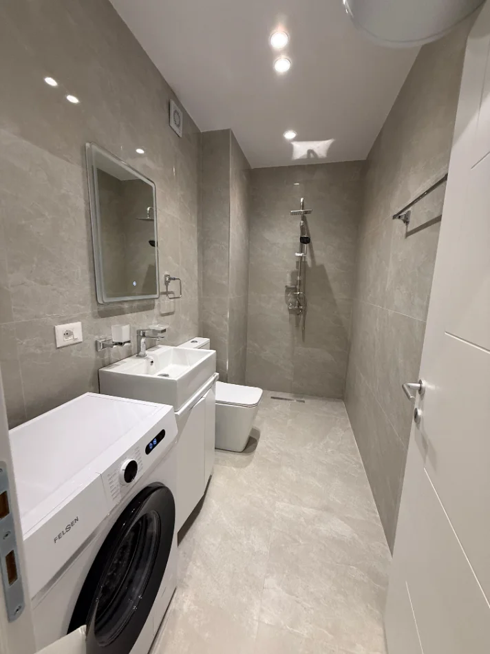 Tirane, shitet apartament 1+1+Ballkon Kati 9, 189.000 € (Myslym Shyr)
