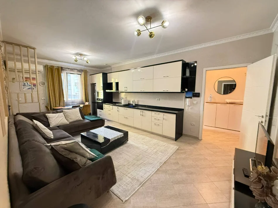 Tirane, jepet me qera apartament 2+1 Kati 5, 100 m² 800 € (Rrapo Hekali,)