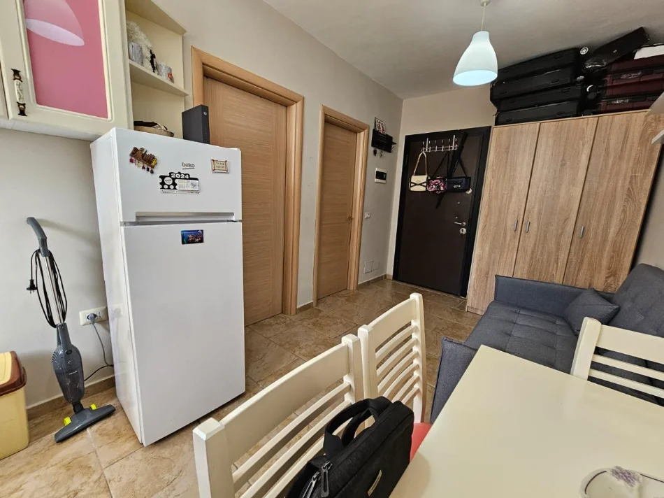 Tirane, jepet me qera apartament 1+1 Kati 3, 45 m² 400 € (Kopshti Botanik)