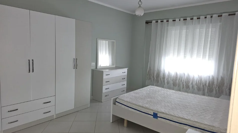 Tirane, jepet me qera apartament 2+1+Ballkon Kati 2, 90 m² 650 € (Kopshti Zoologjik)