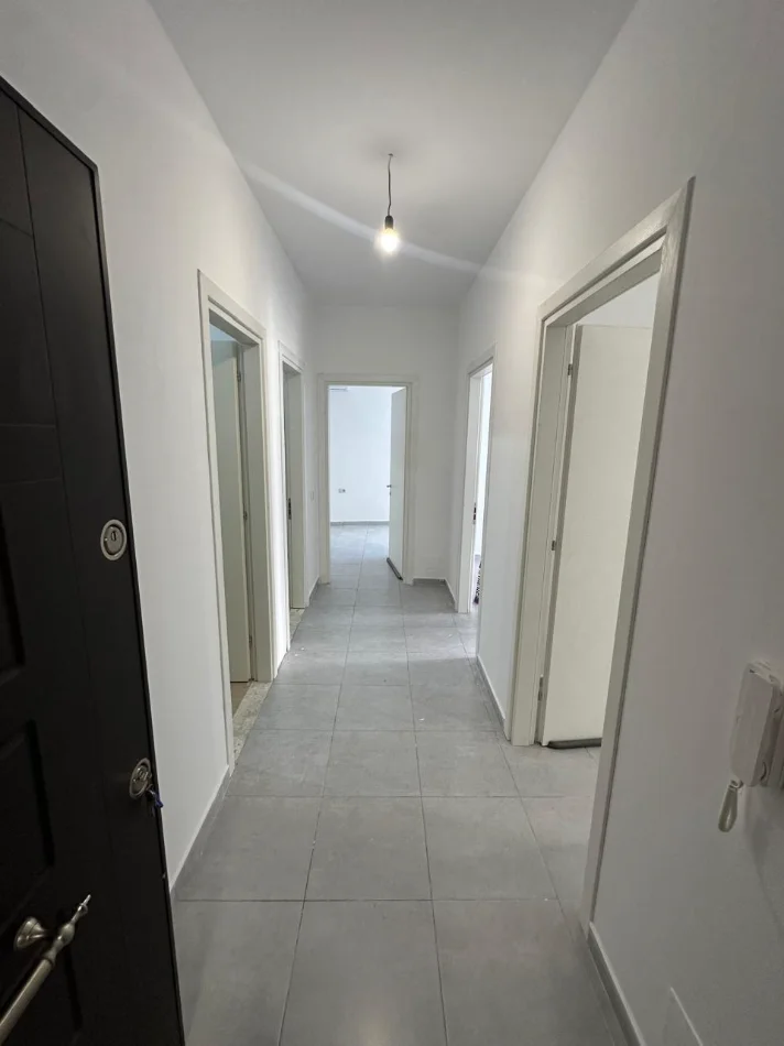Tirane, jepet me qera apartament 2+1+Ballkon Kati 1, 96 m² 600 € (Barrikada)