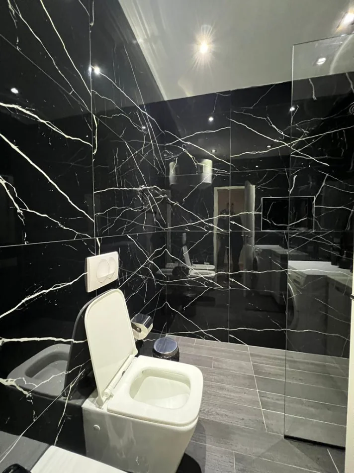 Tirane, jepet me qera apartament 2+1+Ballkon Kati 0, 90 m² 650 € (Liqeni i Thate)