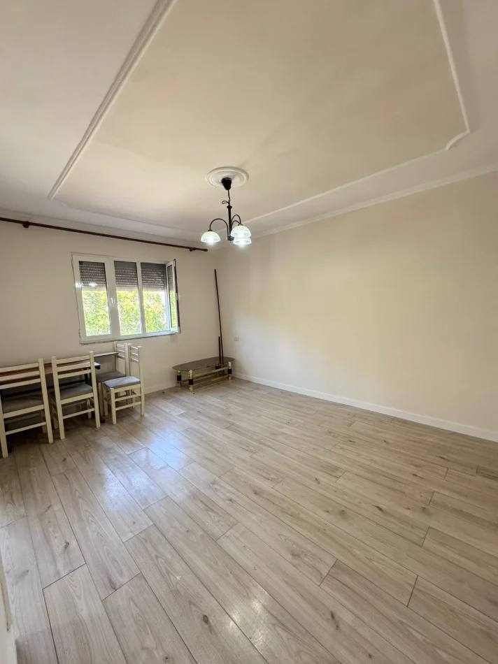 Tirane, shitet apartament 1+1+Ballkon Kati 2, 58 m² 115.000 € (Rruga Irfan Tomini)