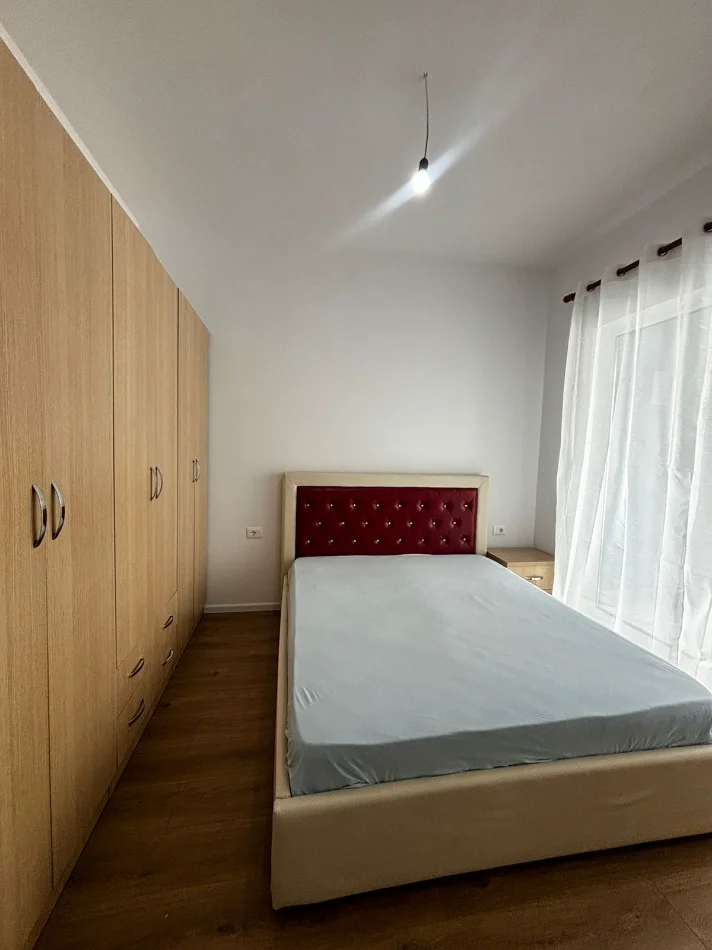 Tirane, jepet me qera apartament 2+1+Ballkon Kati 7, 111 m² 500 € (Ali Demi, Rezidenca Kadiu)