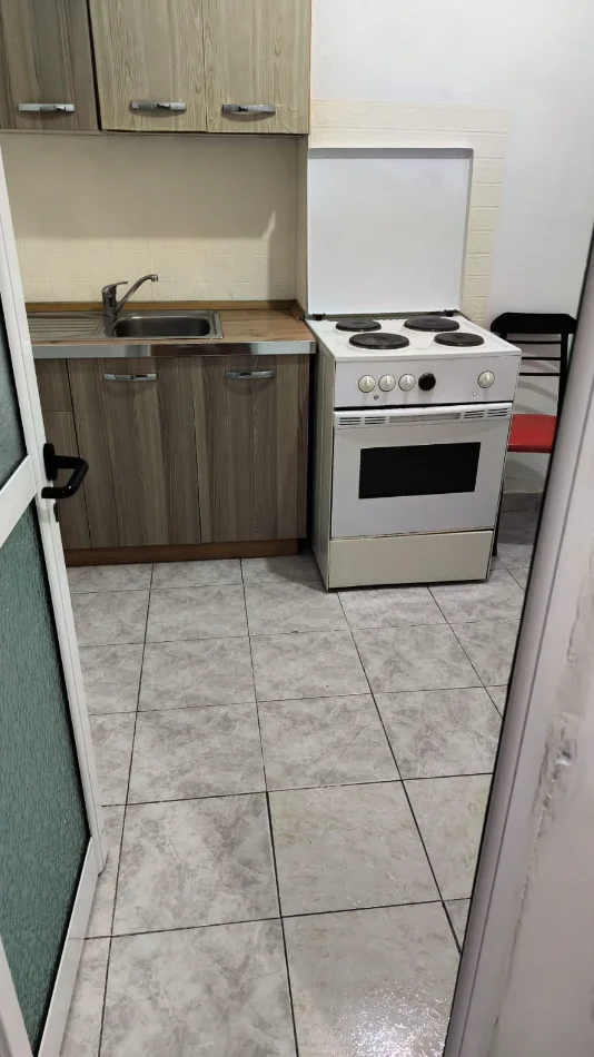Tirane, jap me qera apartament 1+1 Kati 1, 55 m² 350 € 
