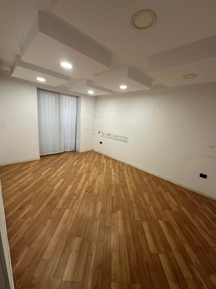 Tirane, jepet me qera apartament 1+1+Ballkon Kati 1, 50 m² 750 € (21 Dhjetori)
