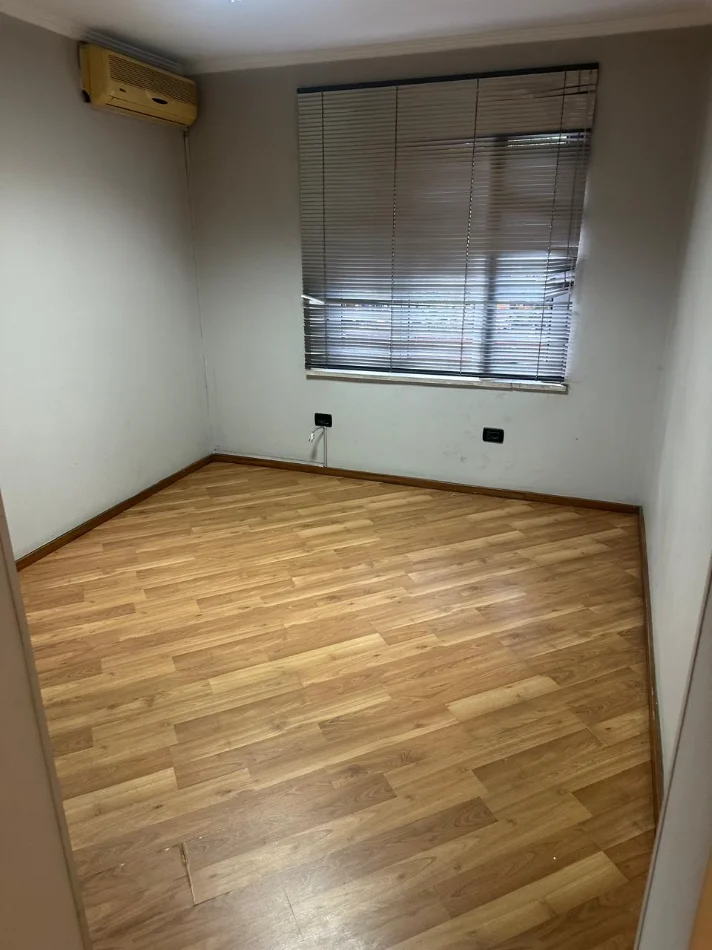 Tirane, jepet me qera apartament 1+1+Ballkon Kati 1, 50 m² 750 € (21 Dhjetori)